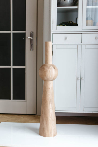 Pied de meuble conique en bois avec détail sphérique – Design tourné, H670 mm