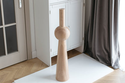 Pied de meuble conique en bois avec détail sphérique – Design tourné, H670 mm