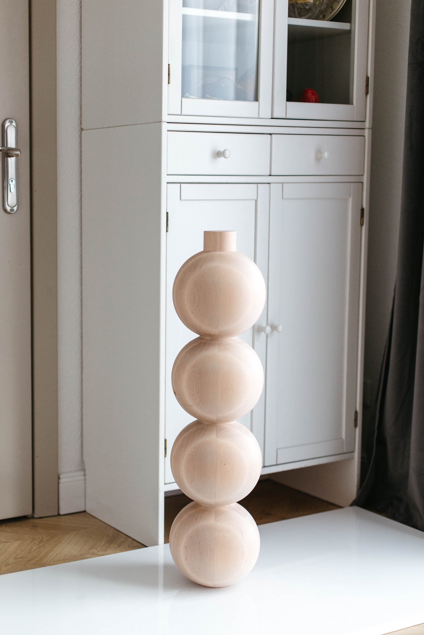 Möbelbein aus Holz mit vier Kugeln – gedrechseltes Design, H670 mm