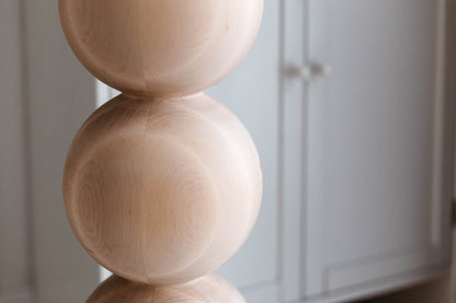 Möbelbein aus Holz mit vier Kugeln – gedrechseltes Design, H670 mm
