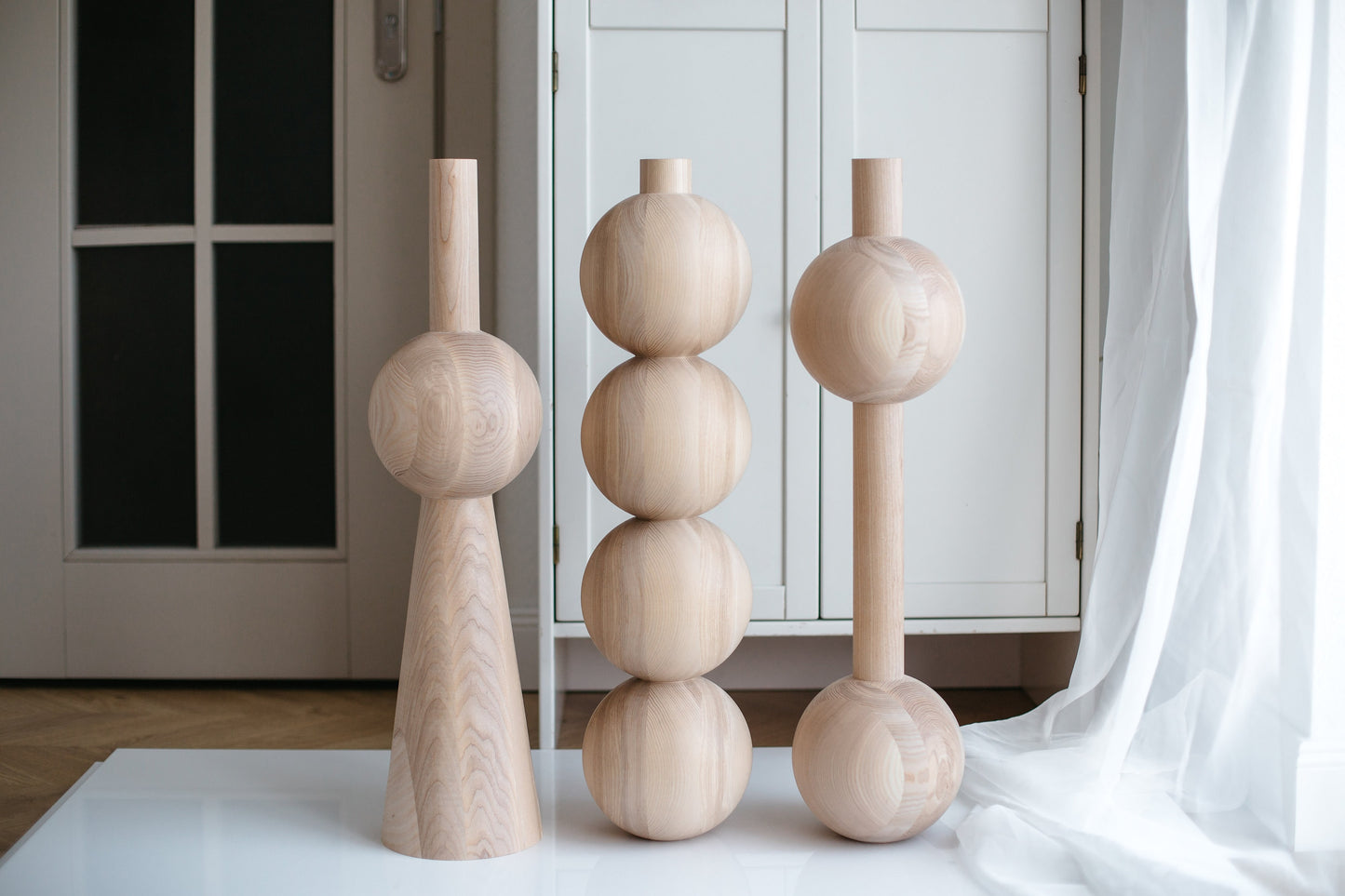 Wooden Furniture Leg with Four Sphere Details – Lathe-Turned Design, H670 mm